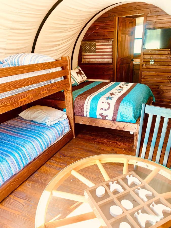 Ultimate Covered Wagon Pioneers Paradise Brownsville Extérieur photo