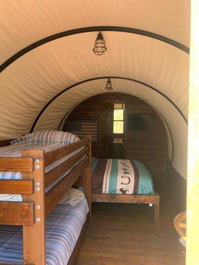 Ultimate Covered Wagon Pioneers Paradise Brownsville Extérieur photo